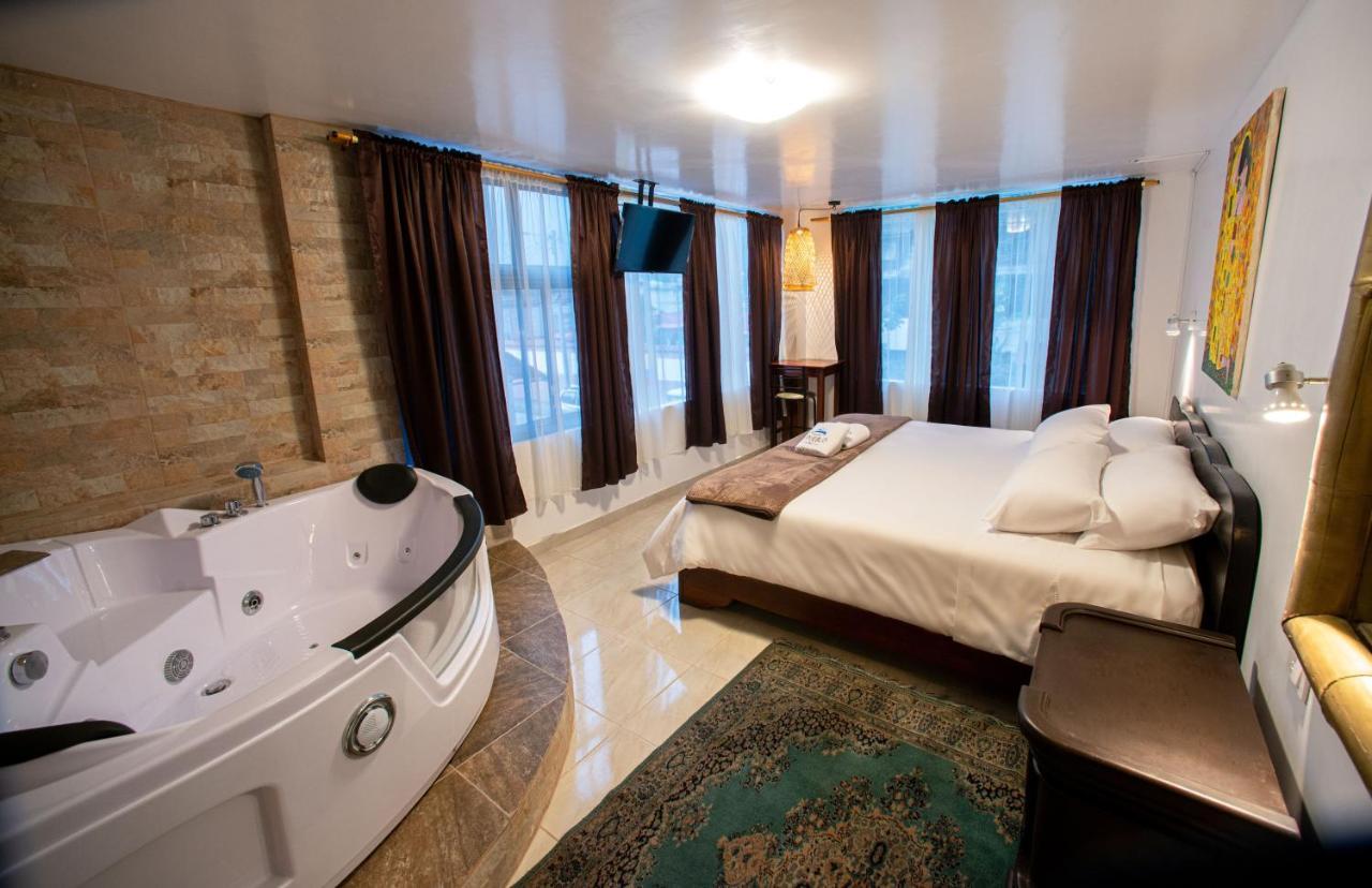 באניוס Hotel De Mi Pueblo מראה חיצוני תמונה
