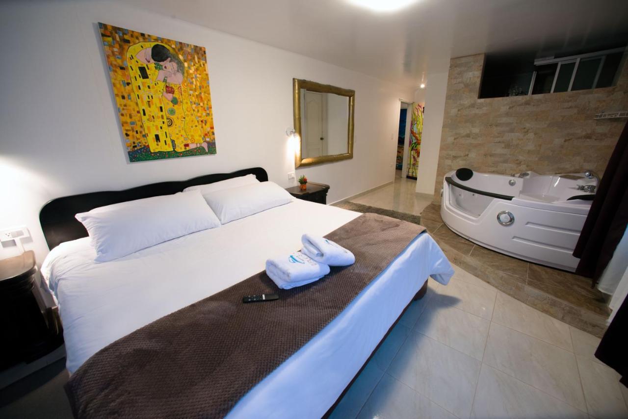 באניוס Hotel De Mi Pueblo מראה חיצוני תמונה