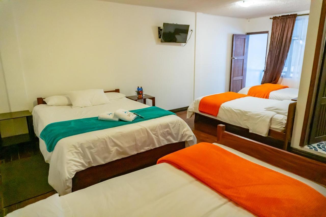 באניוס Hotel De Mi Pueblo מראה חיצוני תמונה