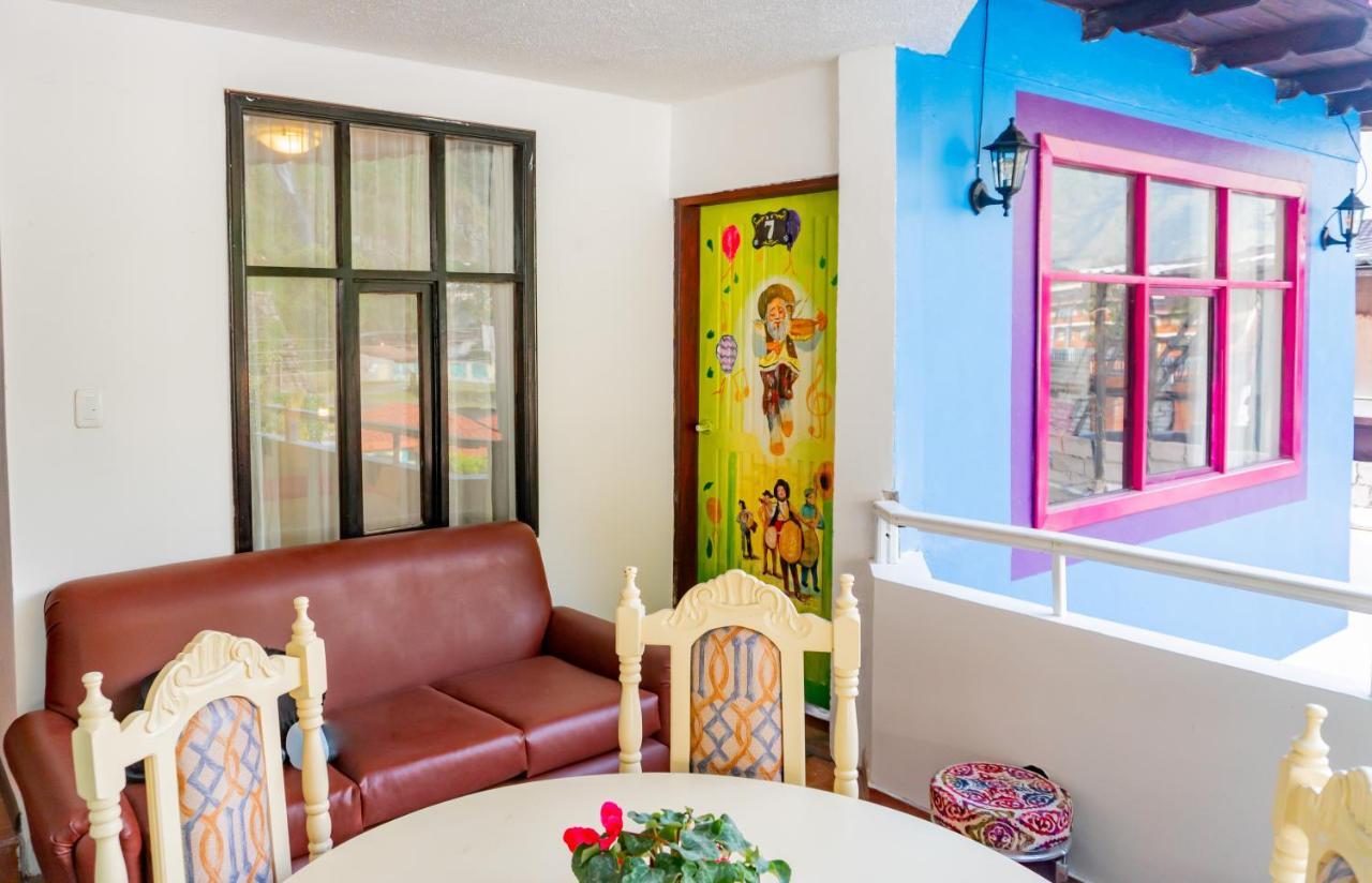 באניוס Hotel De Mi Pueblo מראה חיצוני תמונה