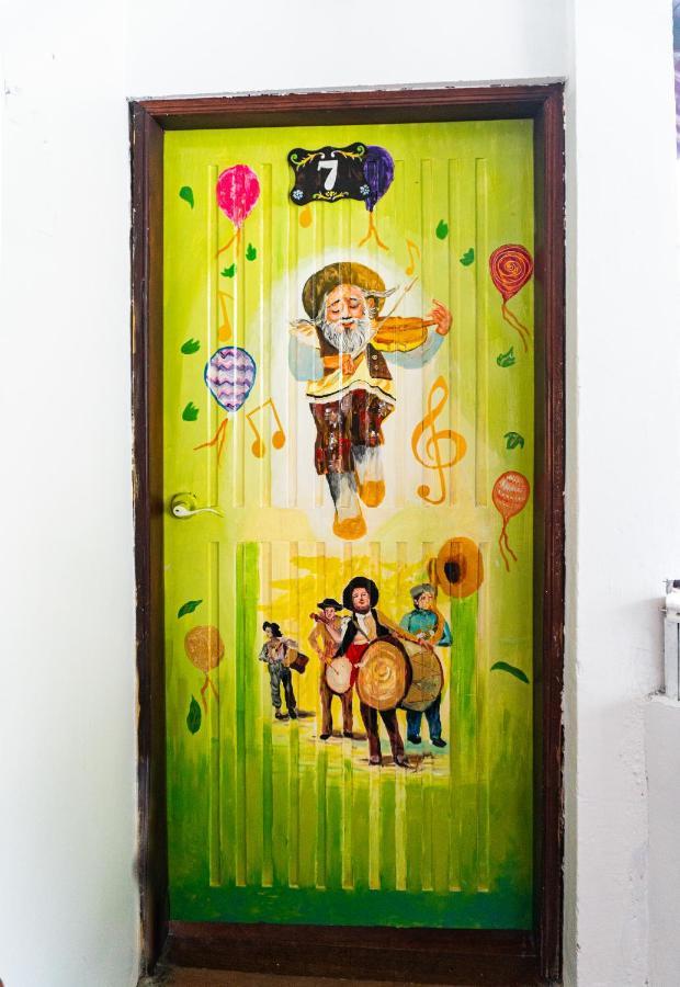 באניוס Hotel De Mi Pueblo מראה חיצוני תמונה