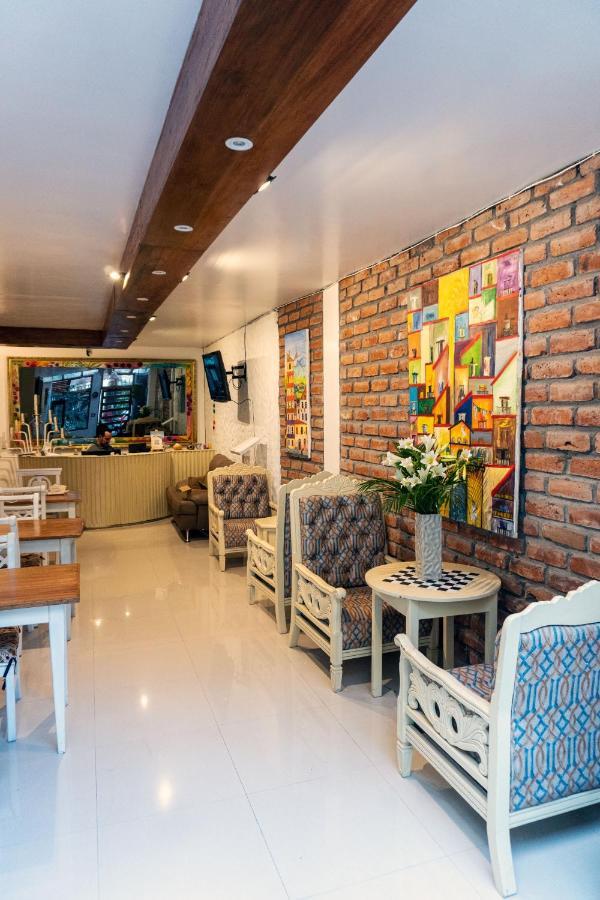 באניוס Hotel De Mi Pueblo מראה חיצוני תמונה