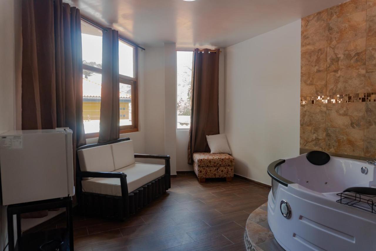 באניוס Hotel De Mi Pueblo מראה חיצוני תמונה
